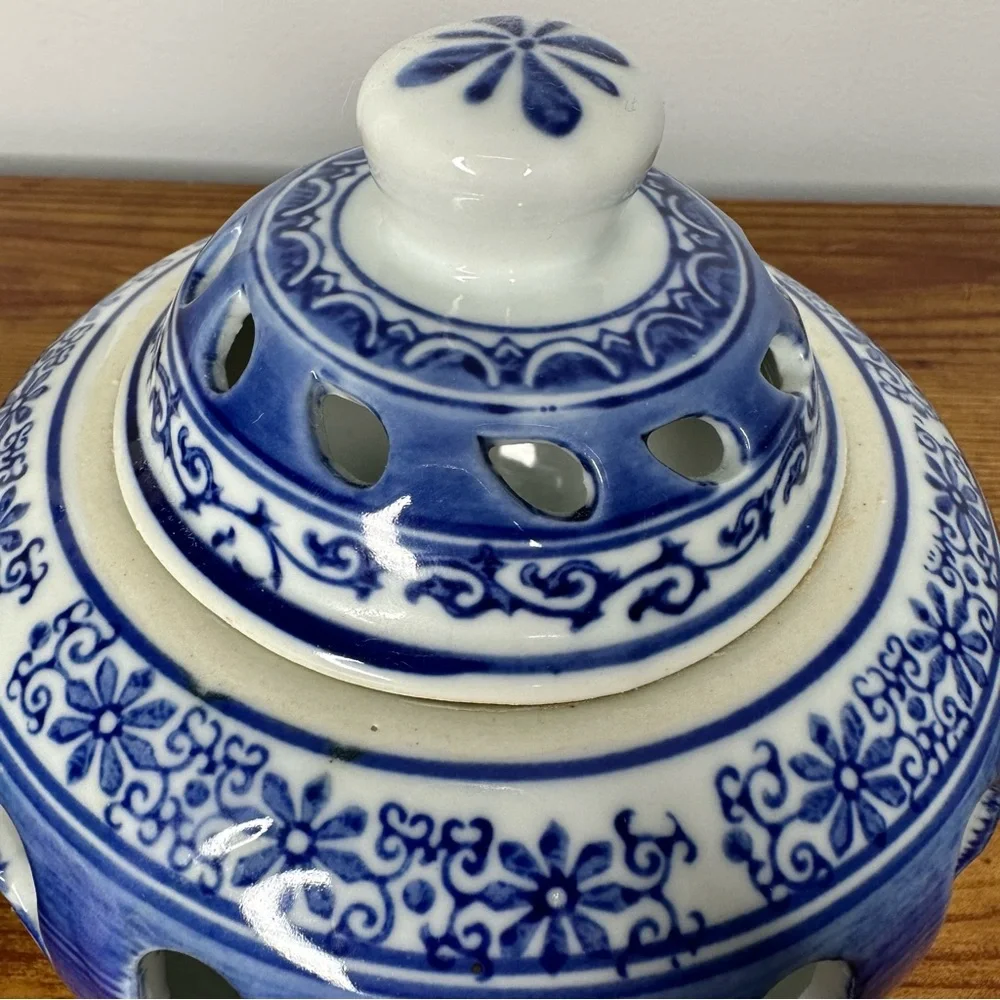 Three Hands Corp Blue White Candle Holder Round Votive W/ Lid Tea Light Floral